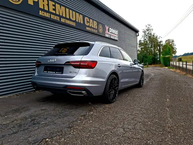 Audi A4 view 11