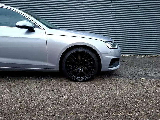 Audi A4 view 5