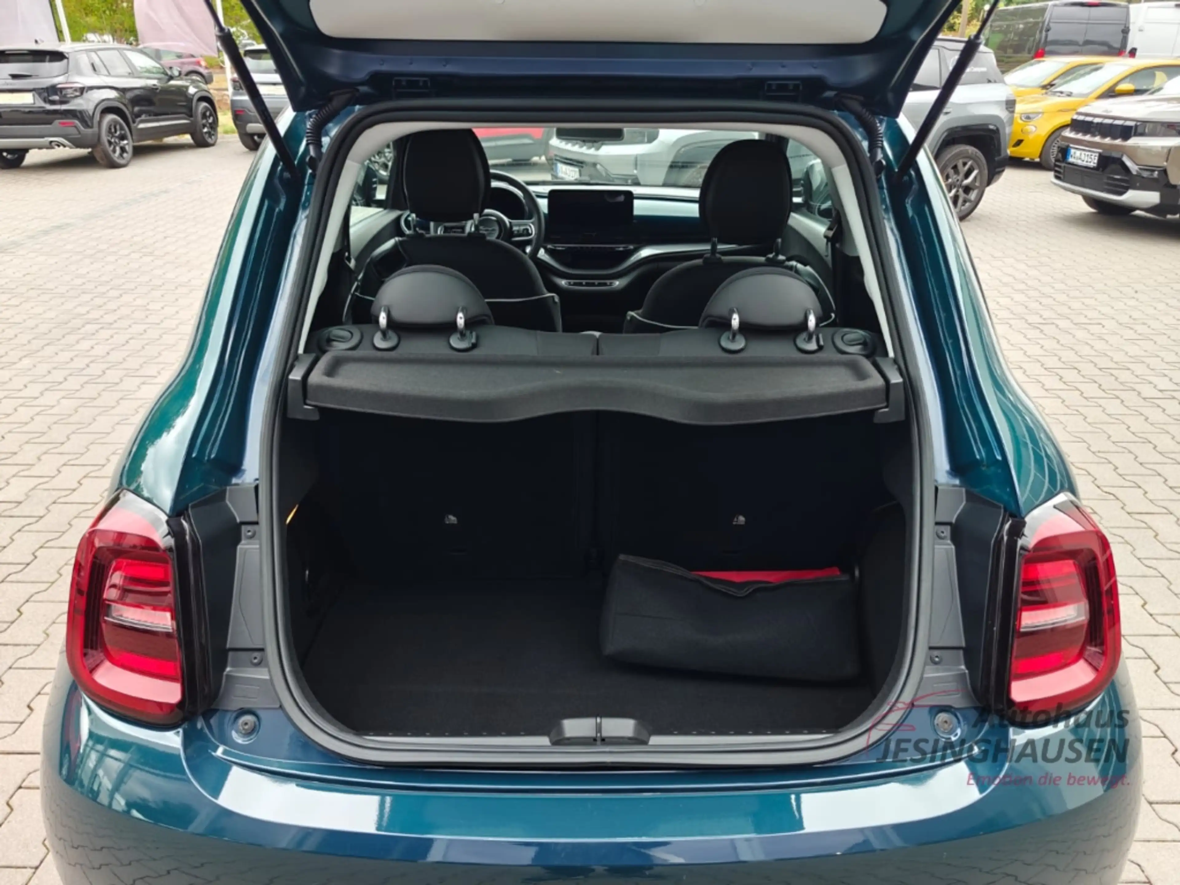 Fiat 500e Komfortpacket +SHZ +Klimaautom +Apple CarPlay+Andr — photo 8