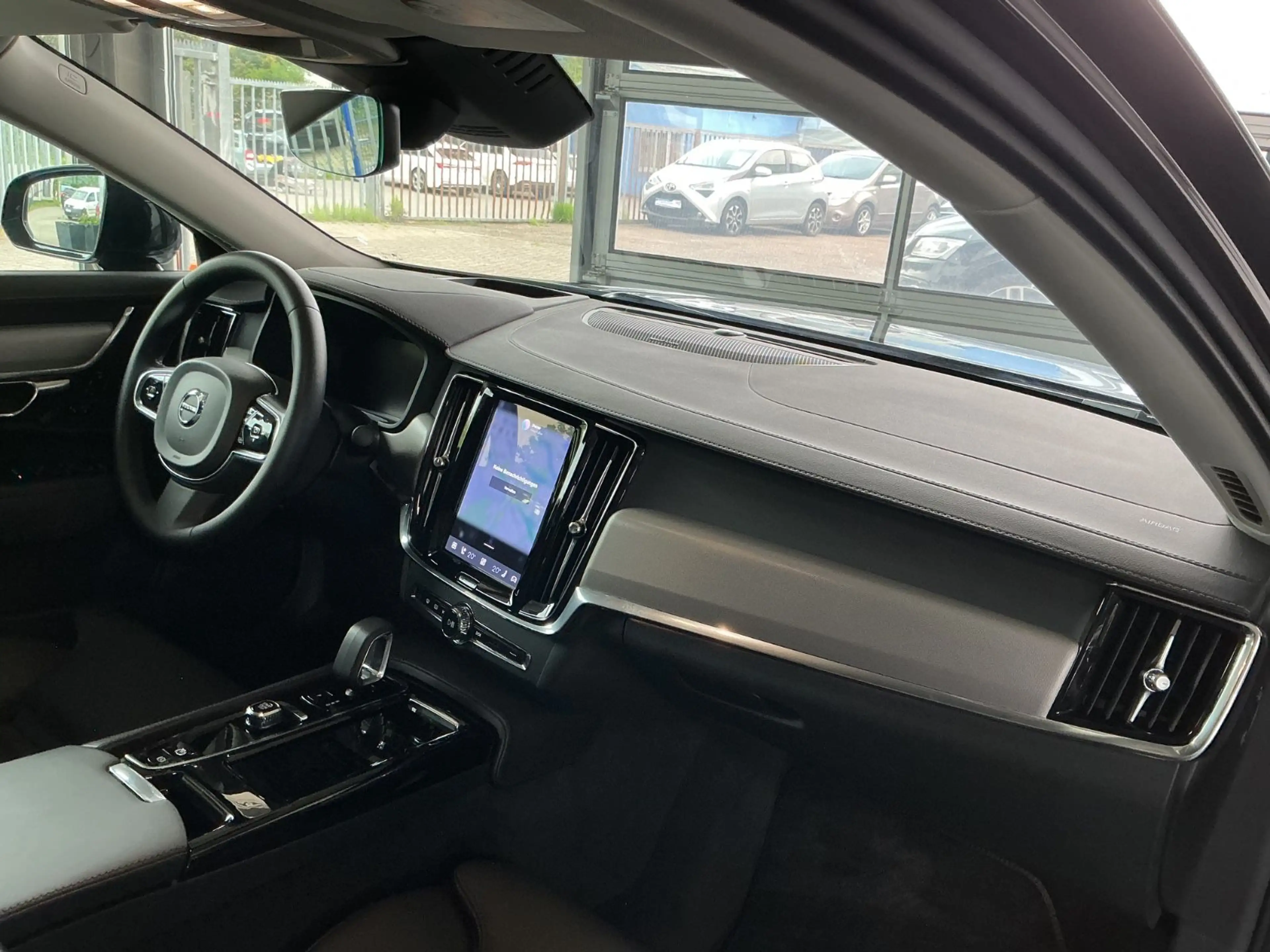 Volvo S90 Lim. Ultimate Dark Recharge Plug-In Hybrid A — photo 9