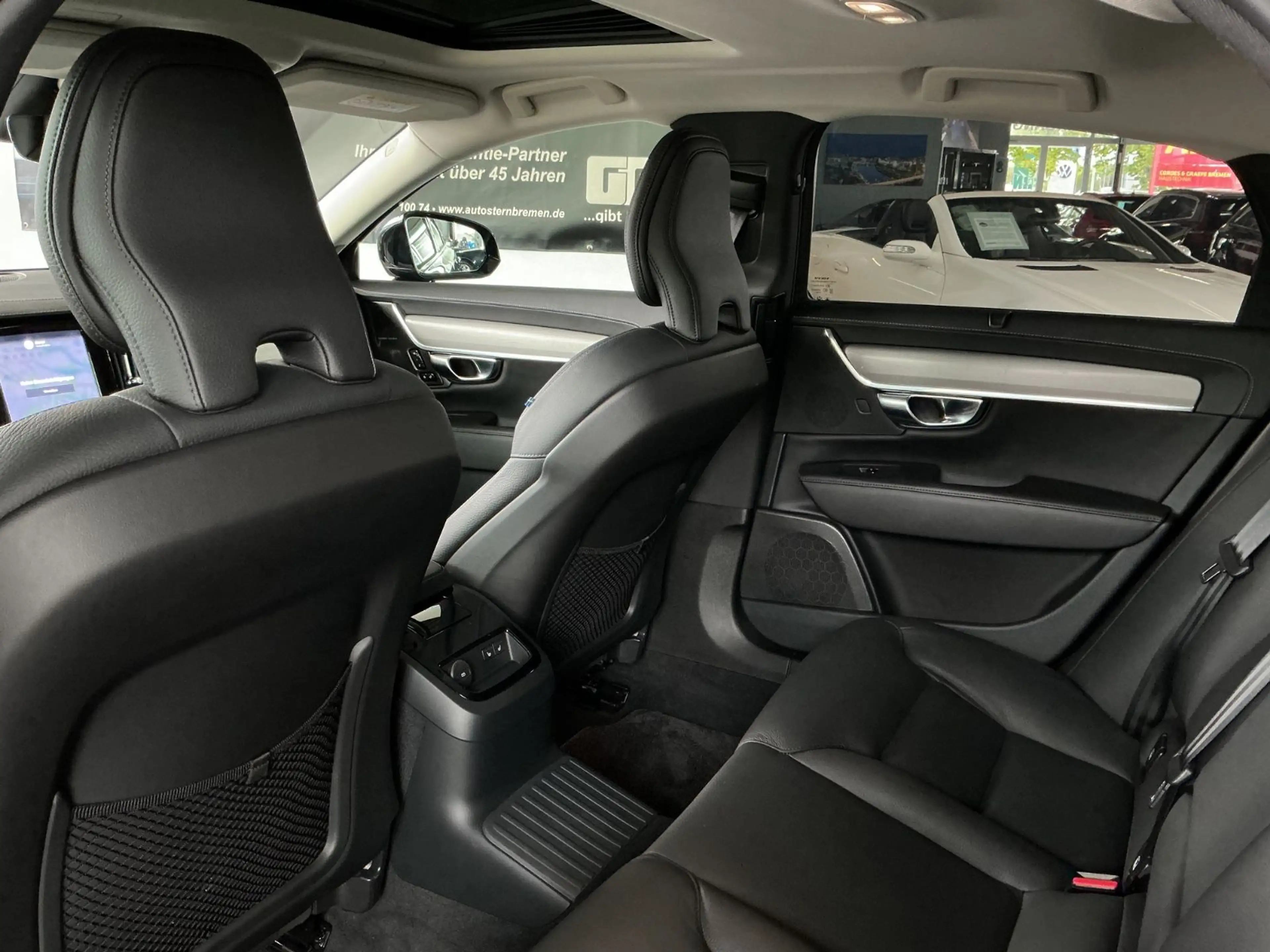 Volvo S90 Lim. Ultimate Dark Recharge Plug-In Hybrid A — photo 11
