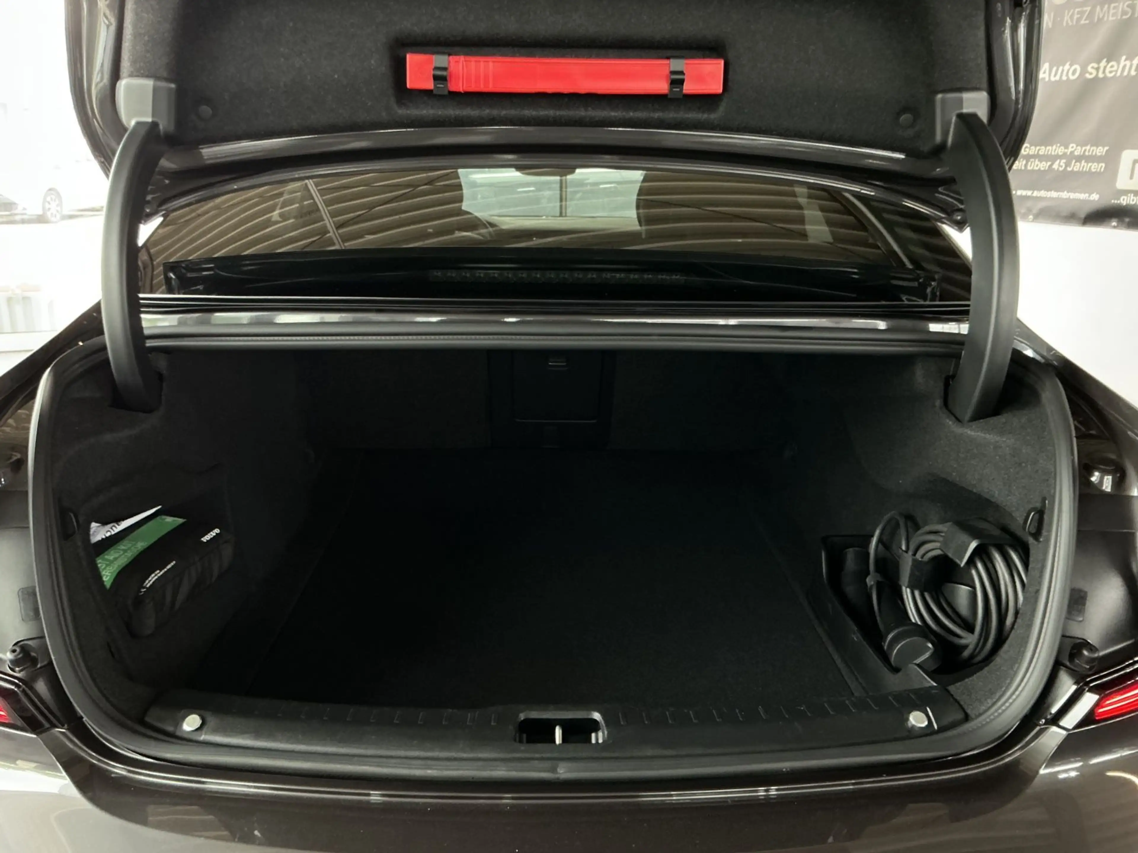 Volvo S90 Lim. Ultimate Dark Recharge Plug-In Hybrid A — photo 7