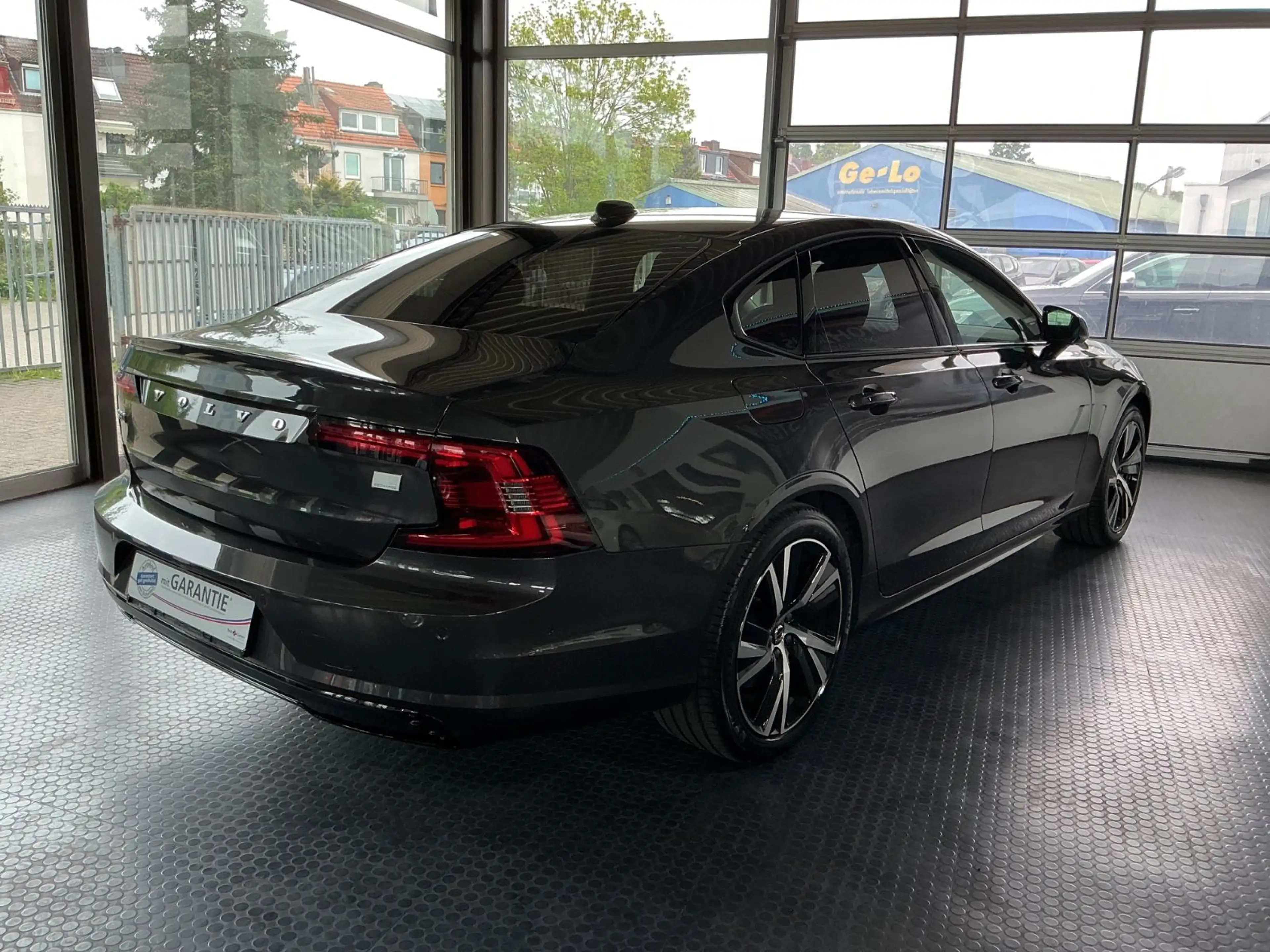 Volvo S90 Lim. Ultimate Dark Recharge Plug-In Hybrid A — photo 6