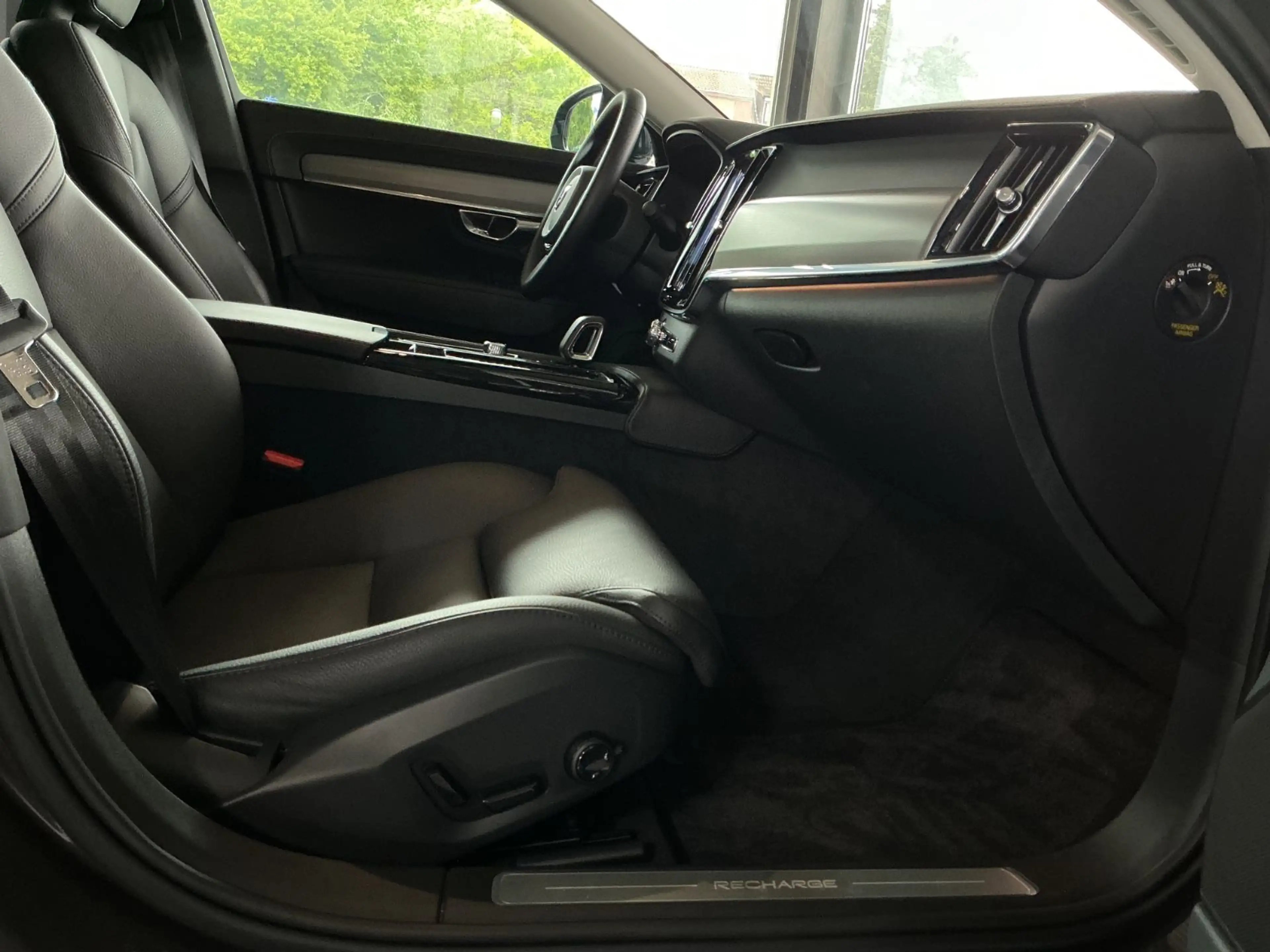 Volvo S90 Lim. Ultimate Dark Recharge Plug-In Hybrid A — photo 10