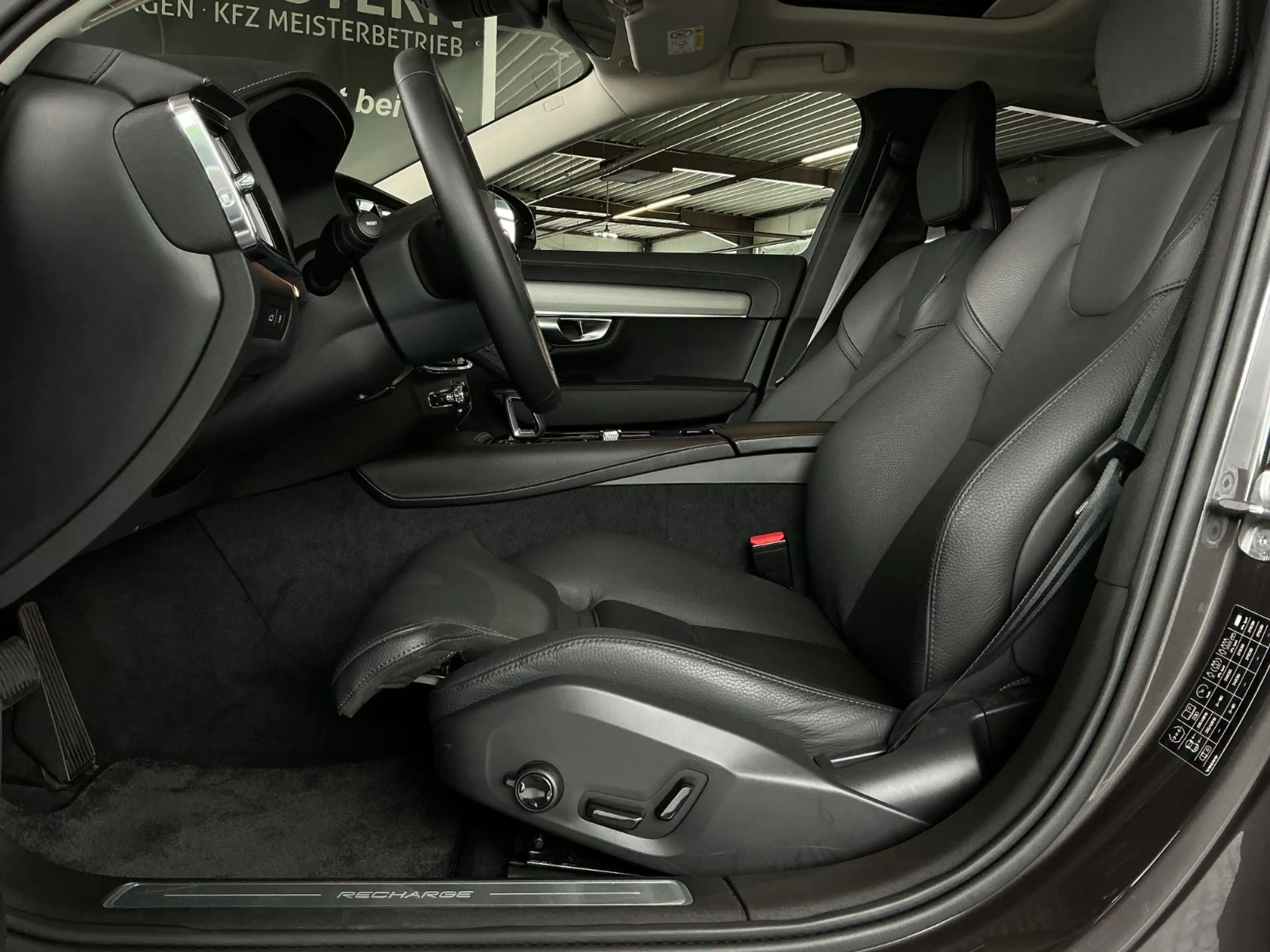 Volvo S90 Lim. Ultimate Dark Recharge Plug-In Hybrid A — photo 14