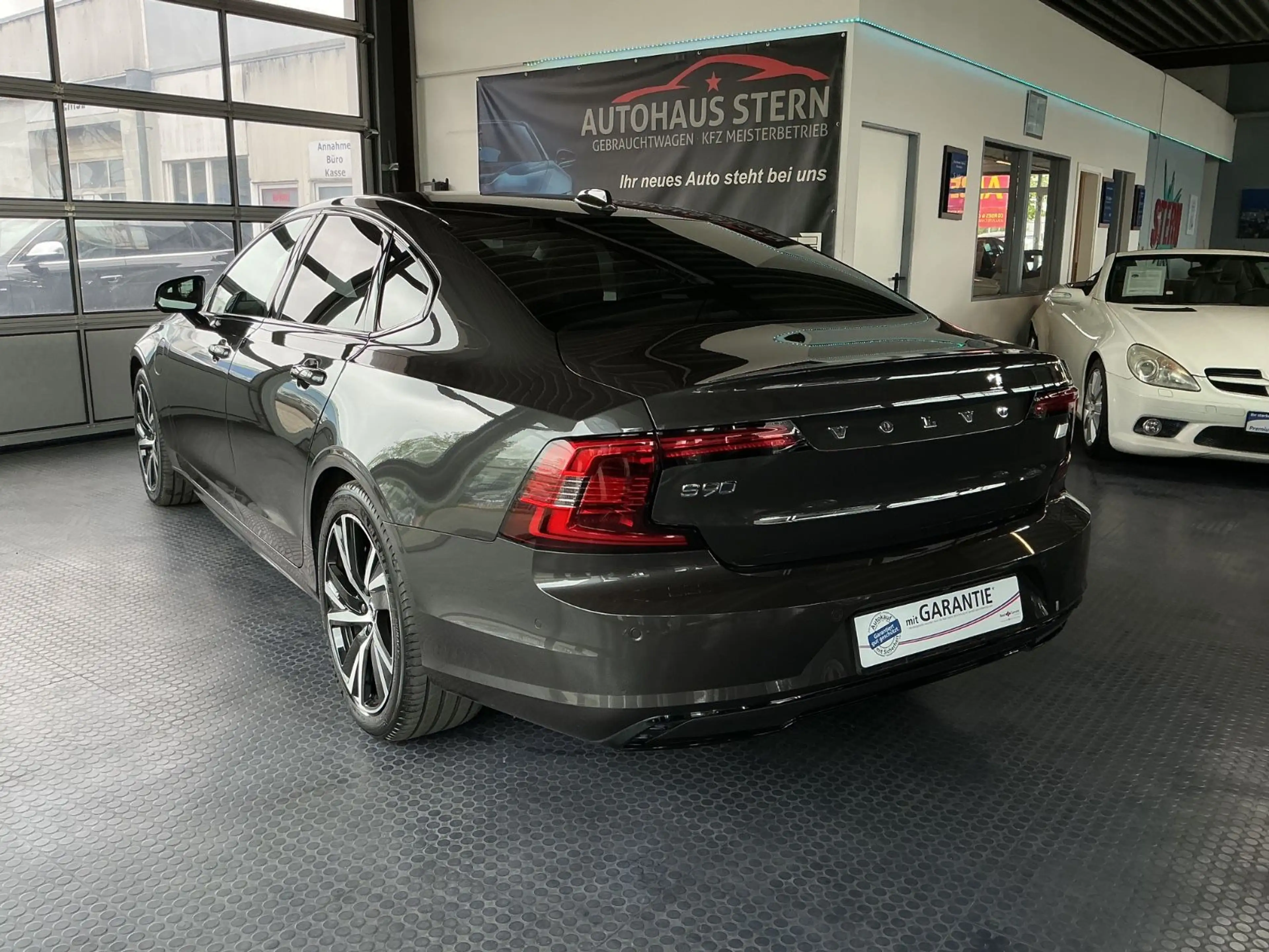Volvo S90 Lim. Ultimate Dark Recharge Plug-In Hybrid A — photo 4