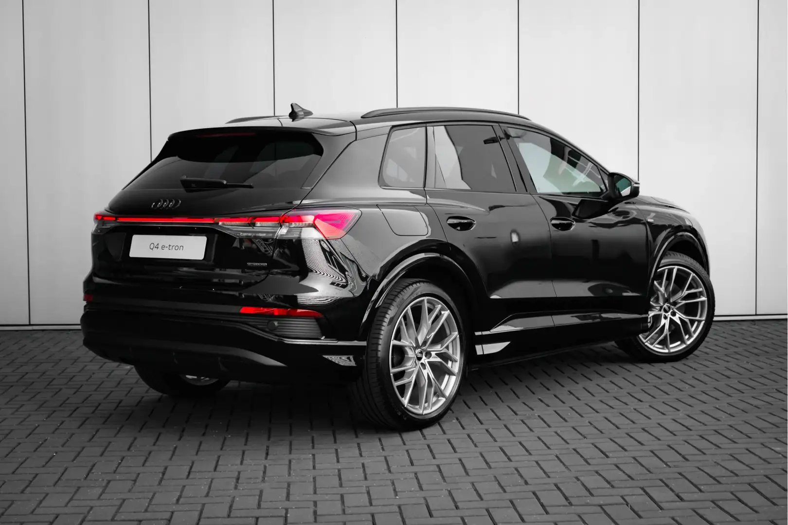 Audi Q4 e-tron 45 quattro S edition 286 pk | Trekhaak | SONOS Aud Negru - 2
