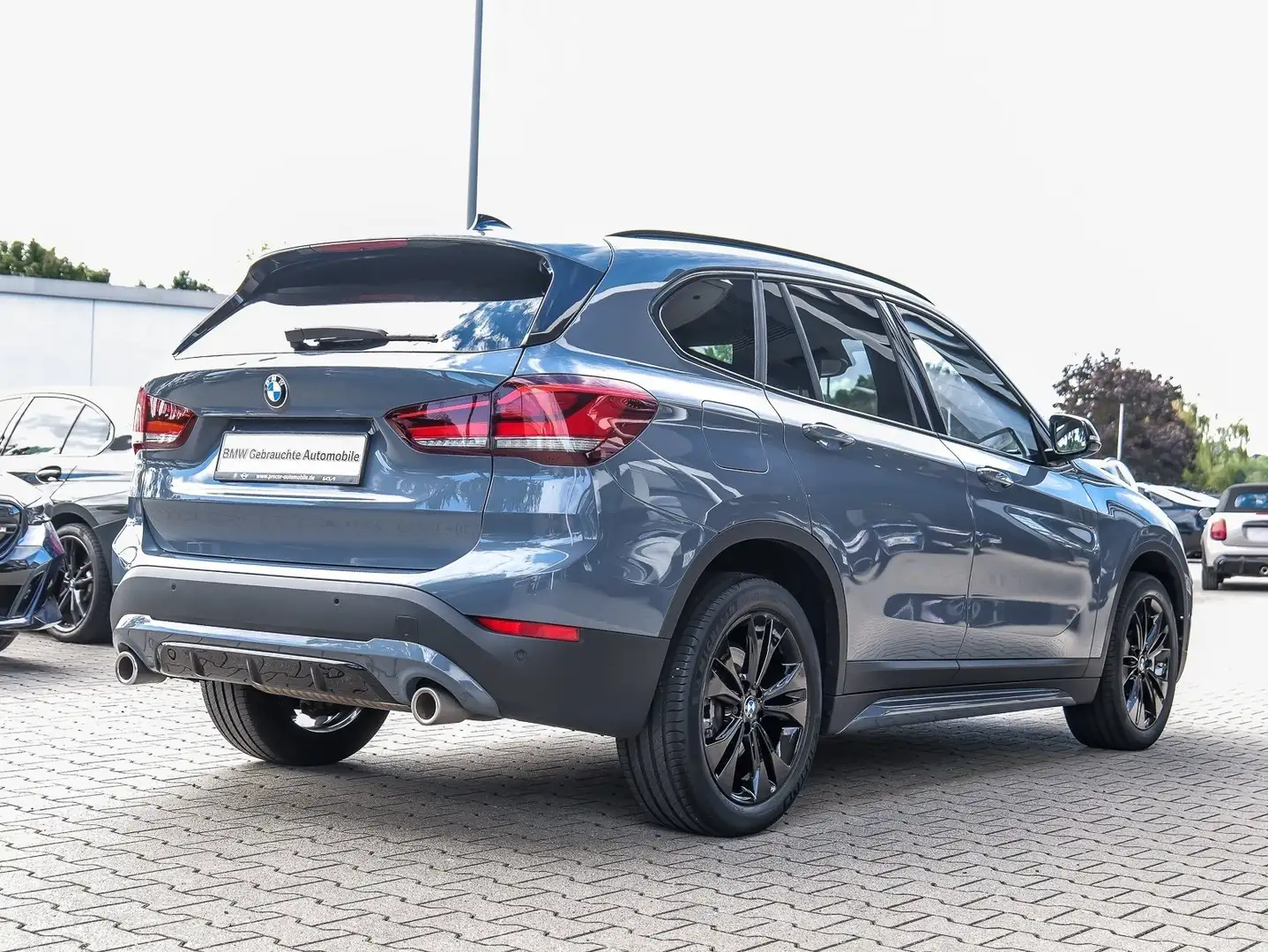 BMW X1 sDrive20i  Sport Line NAVI LED PDC V+H DAB Grau - 2