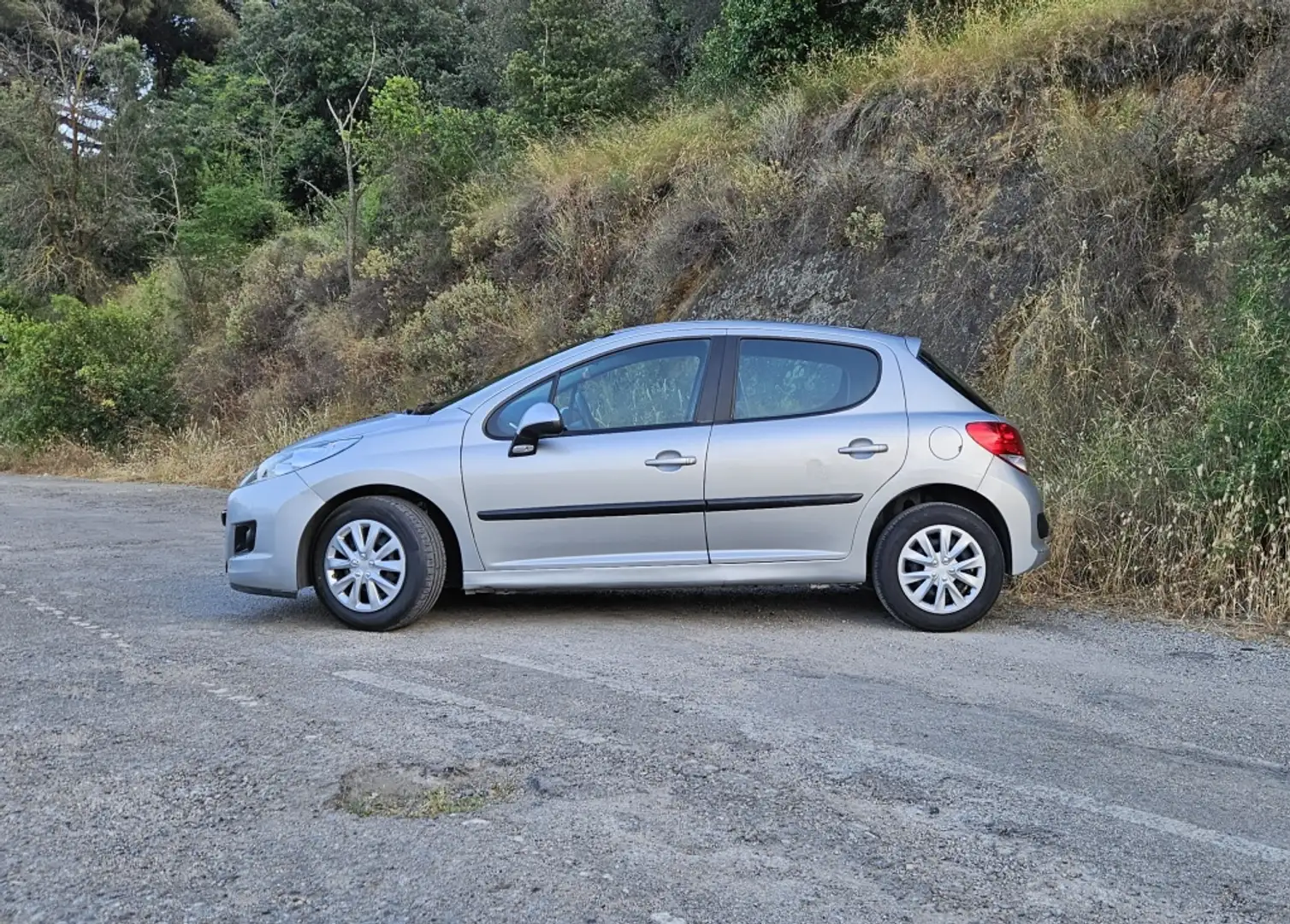 Peugeot 207 1.4i Confort Gris - 2