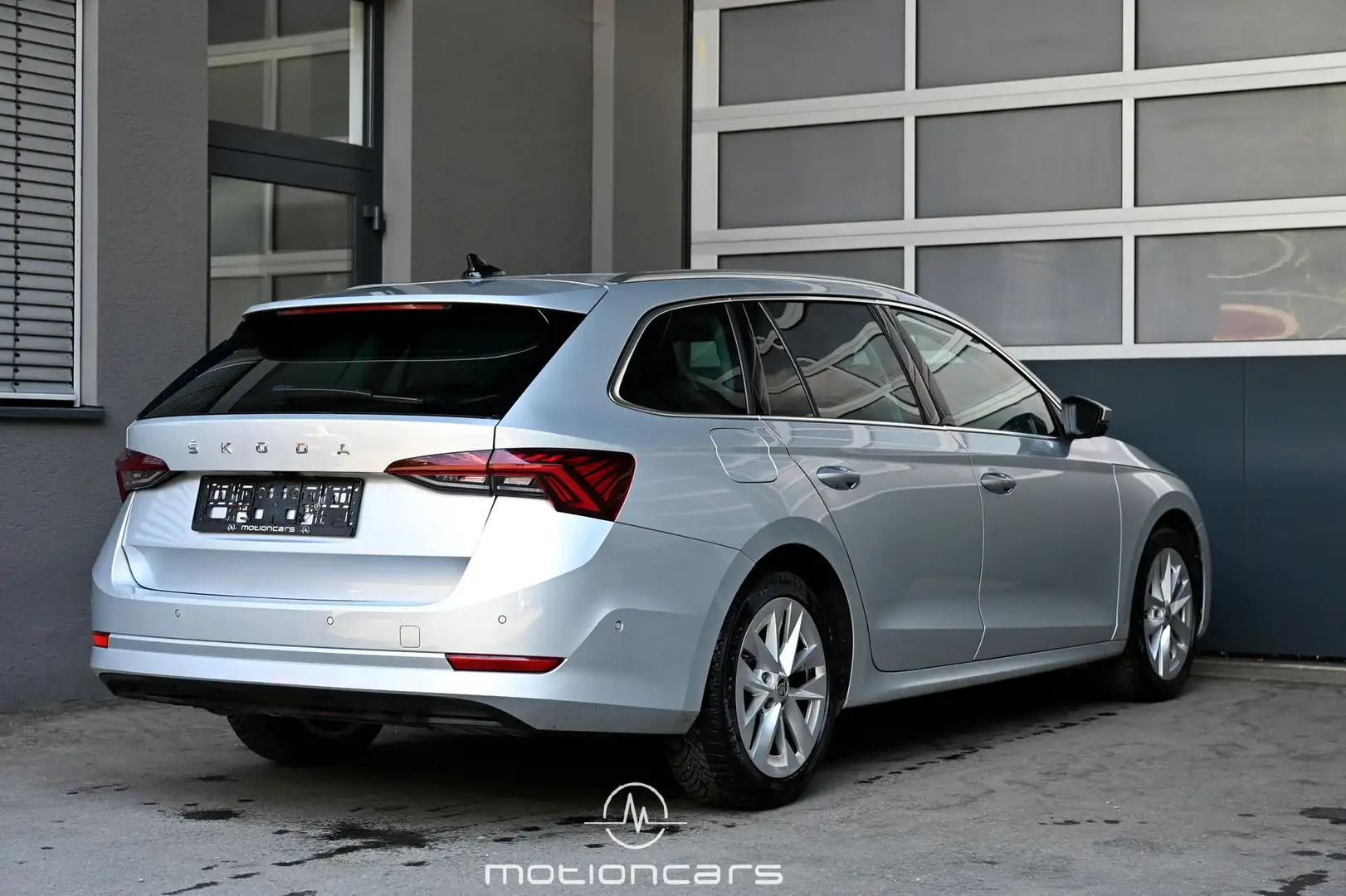 Skoda Octavia 2.0 TDI DPF Premium Pickerl NEU Silber - 2