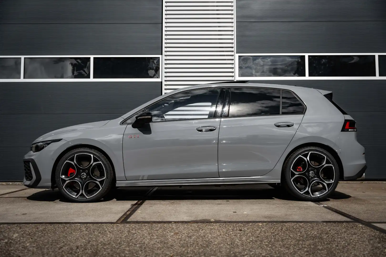 Volkswagen Golf GTI 8.5 2.0 TSI |Pano |360° |Head-up |Sfeer Grijs - 2