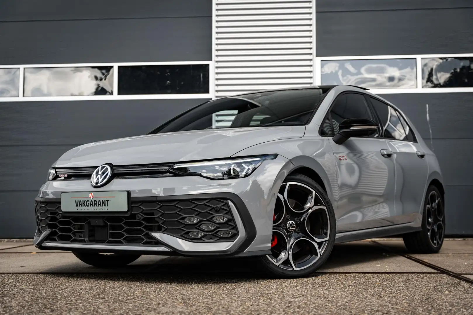 Volkswagen Golf GTI 8.5 2.0 TSI |Pano |360° |Head-up |Sfeer Grijs - 1