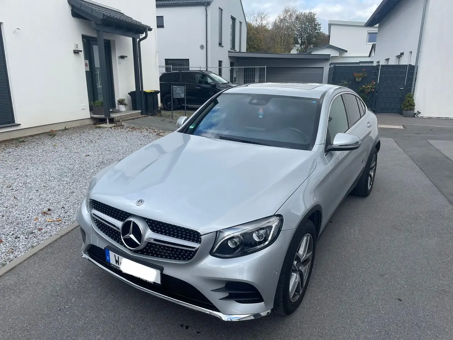 Mercedes-Benz GLC 250 Coupe 4Matic 9G-TRONIC AMG Line Silber - 1