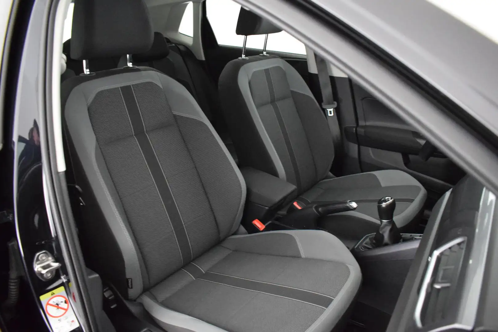 Volkswagen Polo 1.0 TSI 95pk Highline Stoelverwarming Navigatie Cl Negro - 2