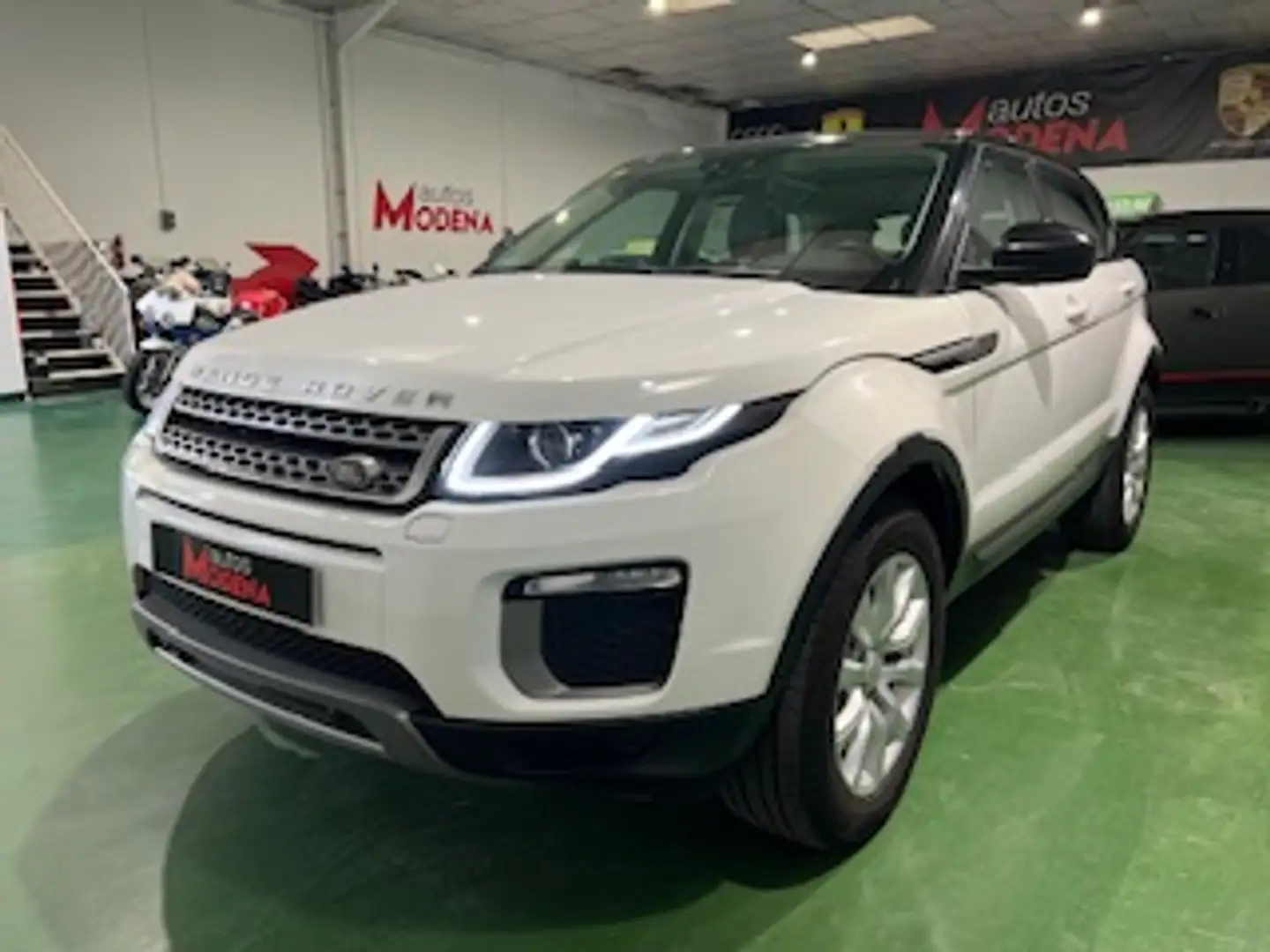 Land Rover Range Rover Evoque 2.0eD4 SE Dynamic 2WD 150 Wit - 2