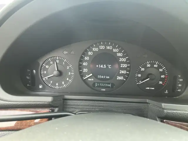 Mercedes-Benz E-Class view 8