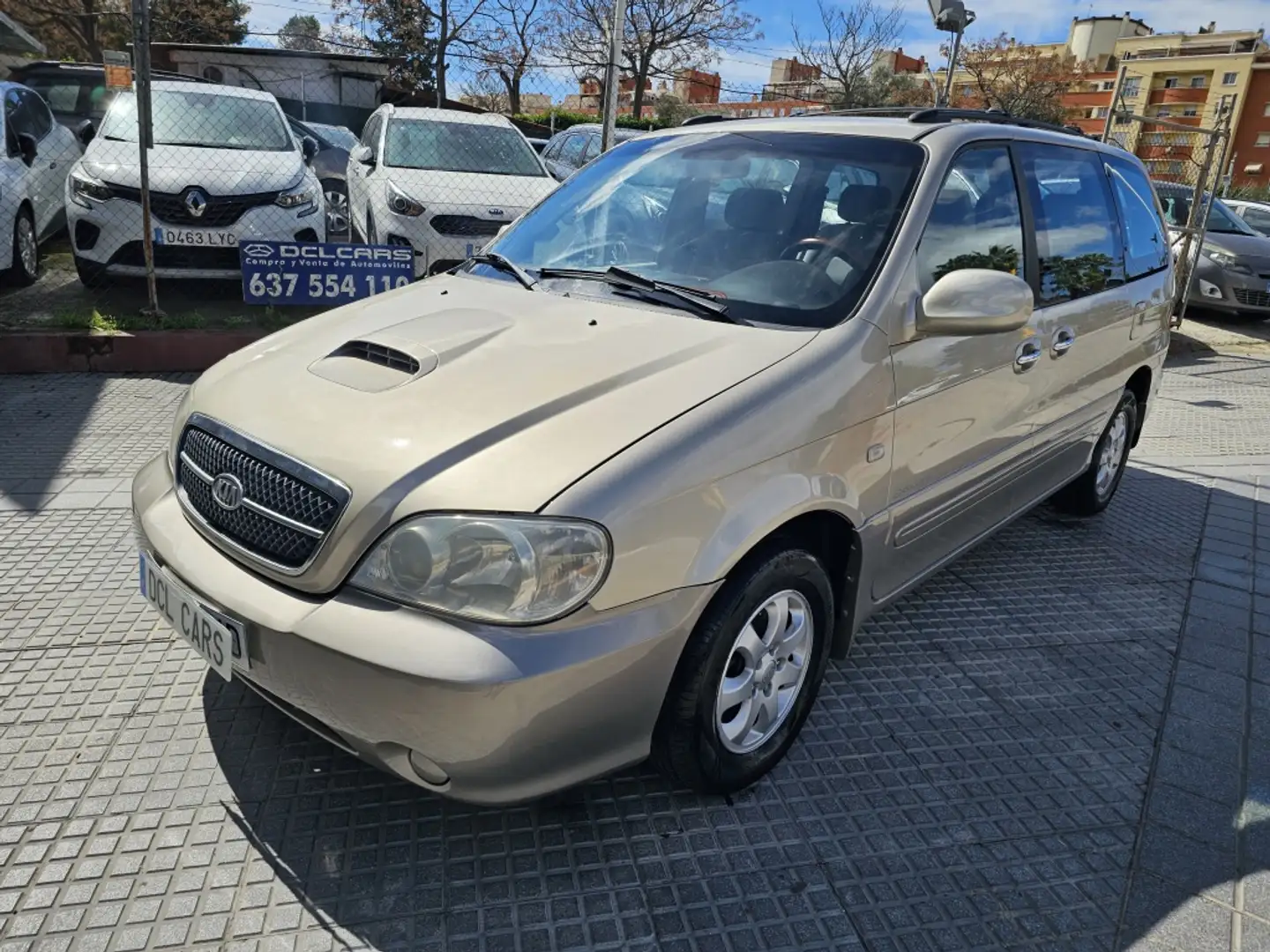 Kia Carnival 2.9CRDI EX Beige - 1