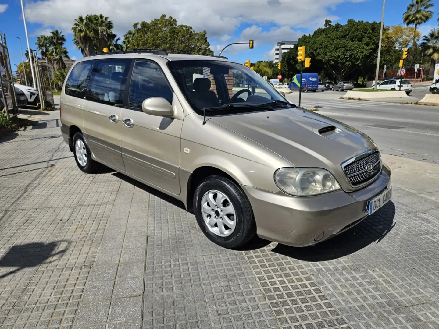 Kia Carnival 2.9CRDI EX Beige - 2