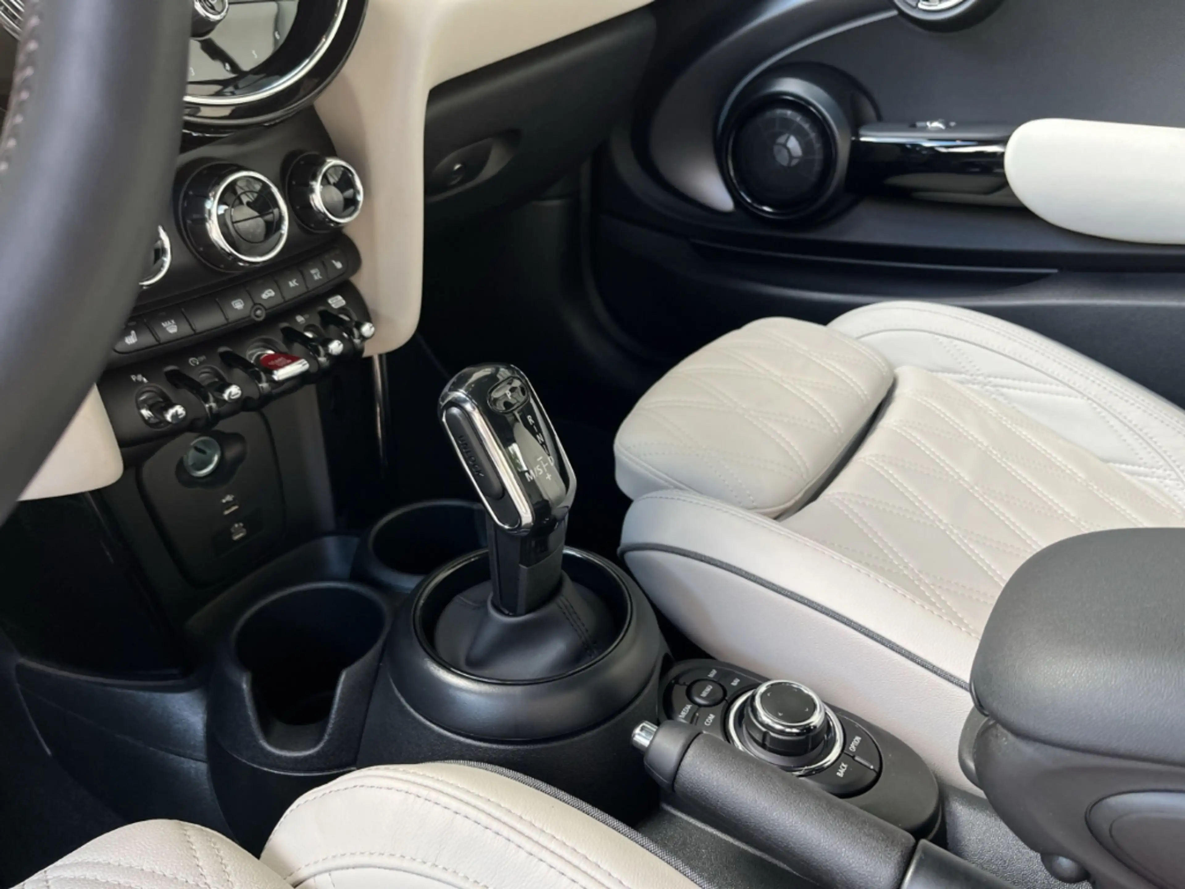 MINI Cooper Cabrio Yours Trim/HarmanKardon/LED/Leder — photo 11