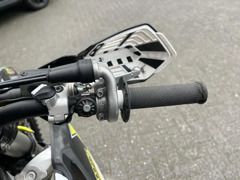 Husqvarna TE 250 - foto 8