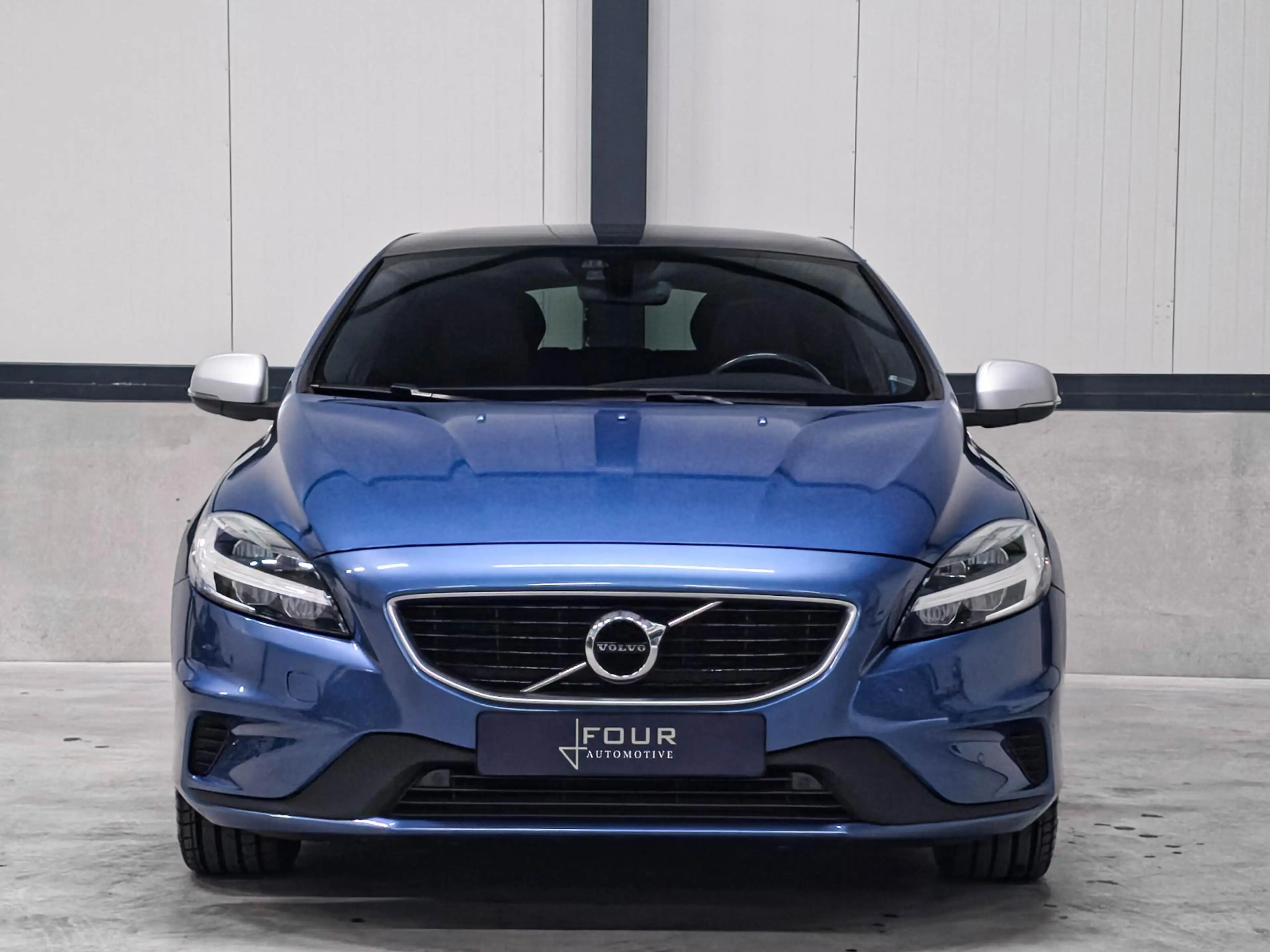 Volvo V40 1.5 T3 Polar+ Sport R-Design | Trekhaak | Panorama — photo 11