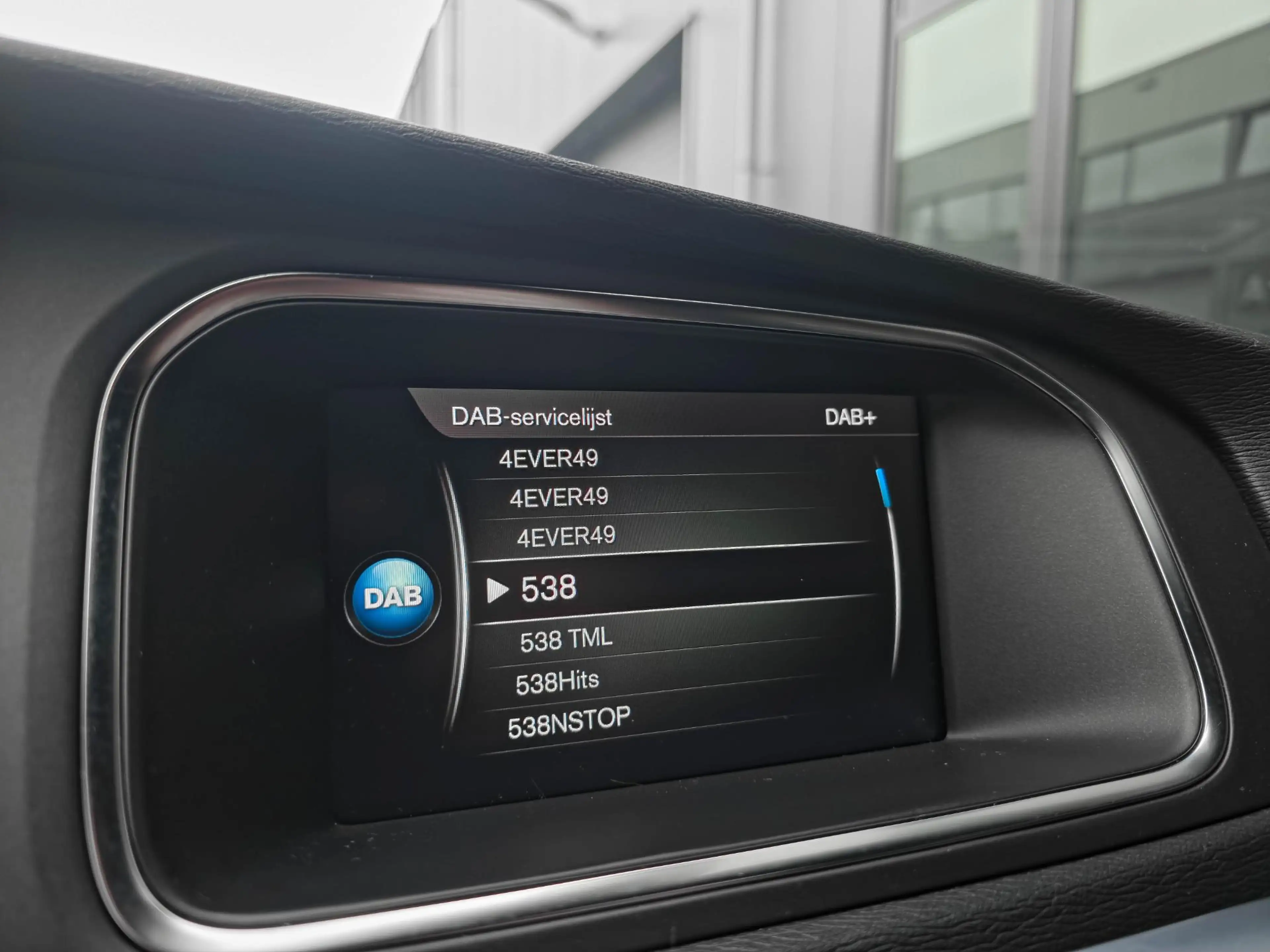 Volvo V40 1.5 T3 Polar+ Sport R-Design | Trekhaak | Panorama — photo 13