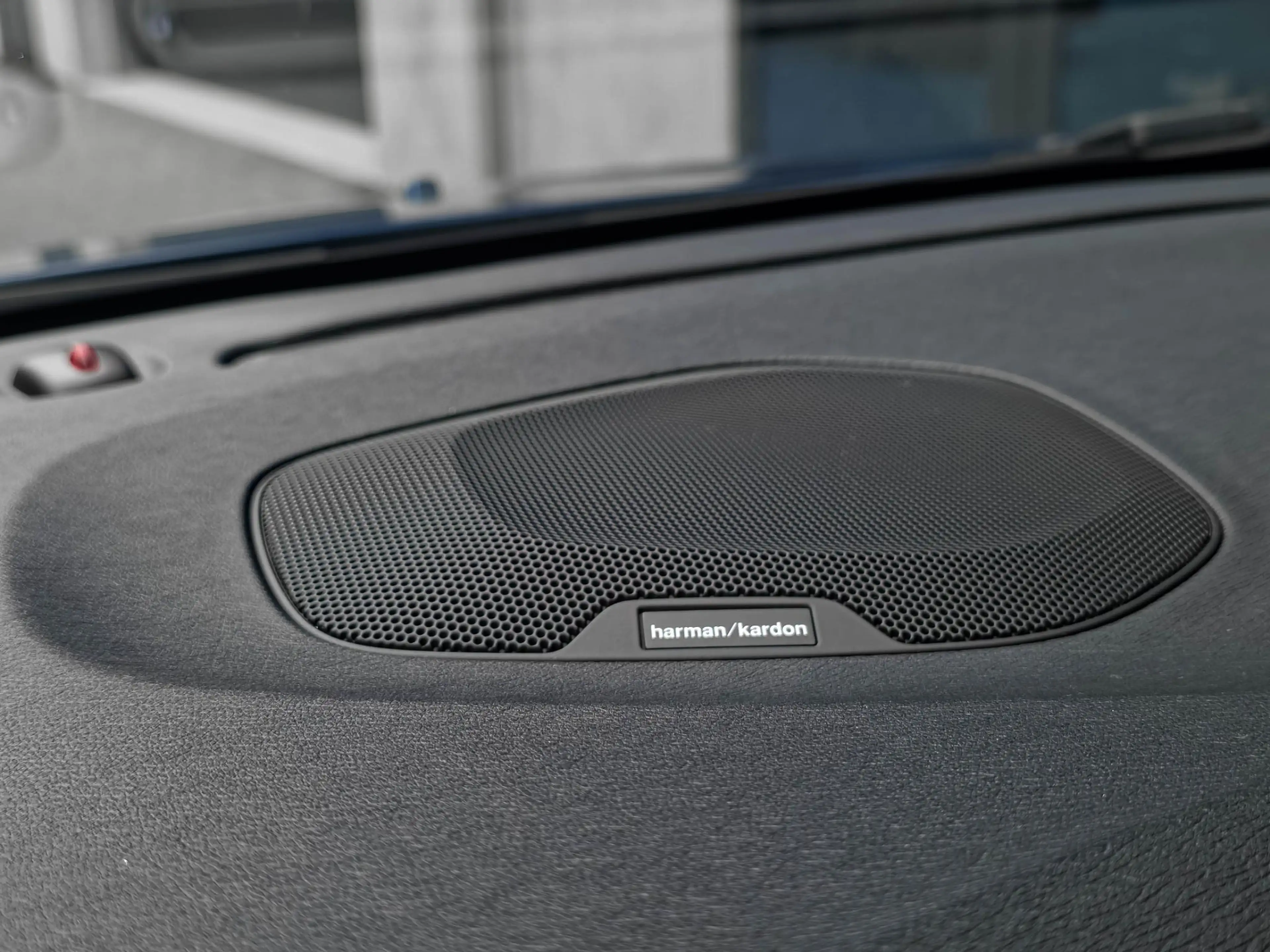 Volvo V40 1.5 T3 Polar+ Sport R-Design | Trekhaak | Panorama — photo 7