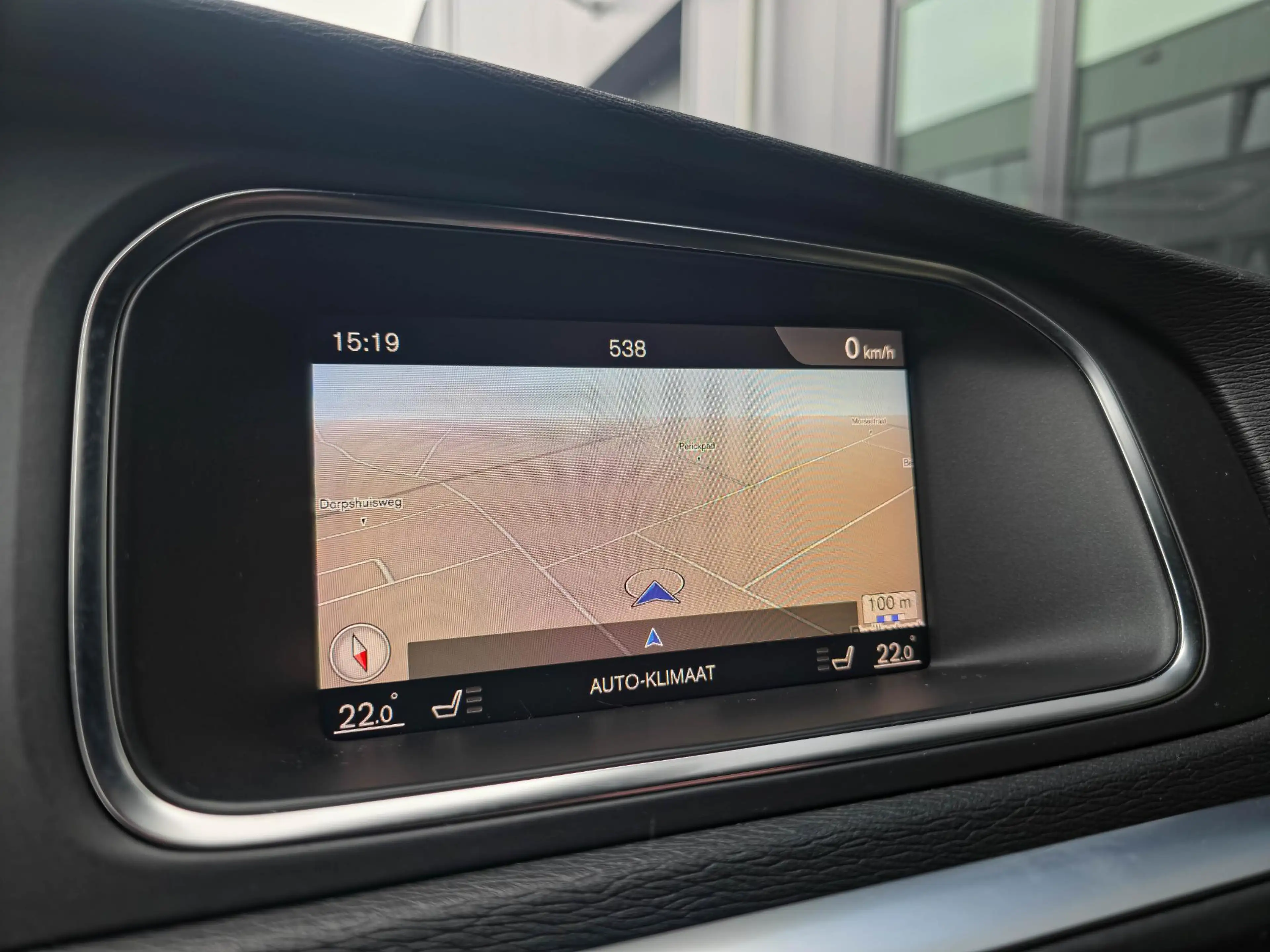 Volvo V40 1.5 T3 Polar+ Sport R-Design | Trekhaak | Panorama — photo 14