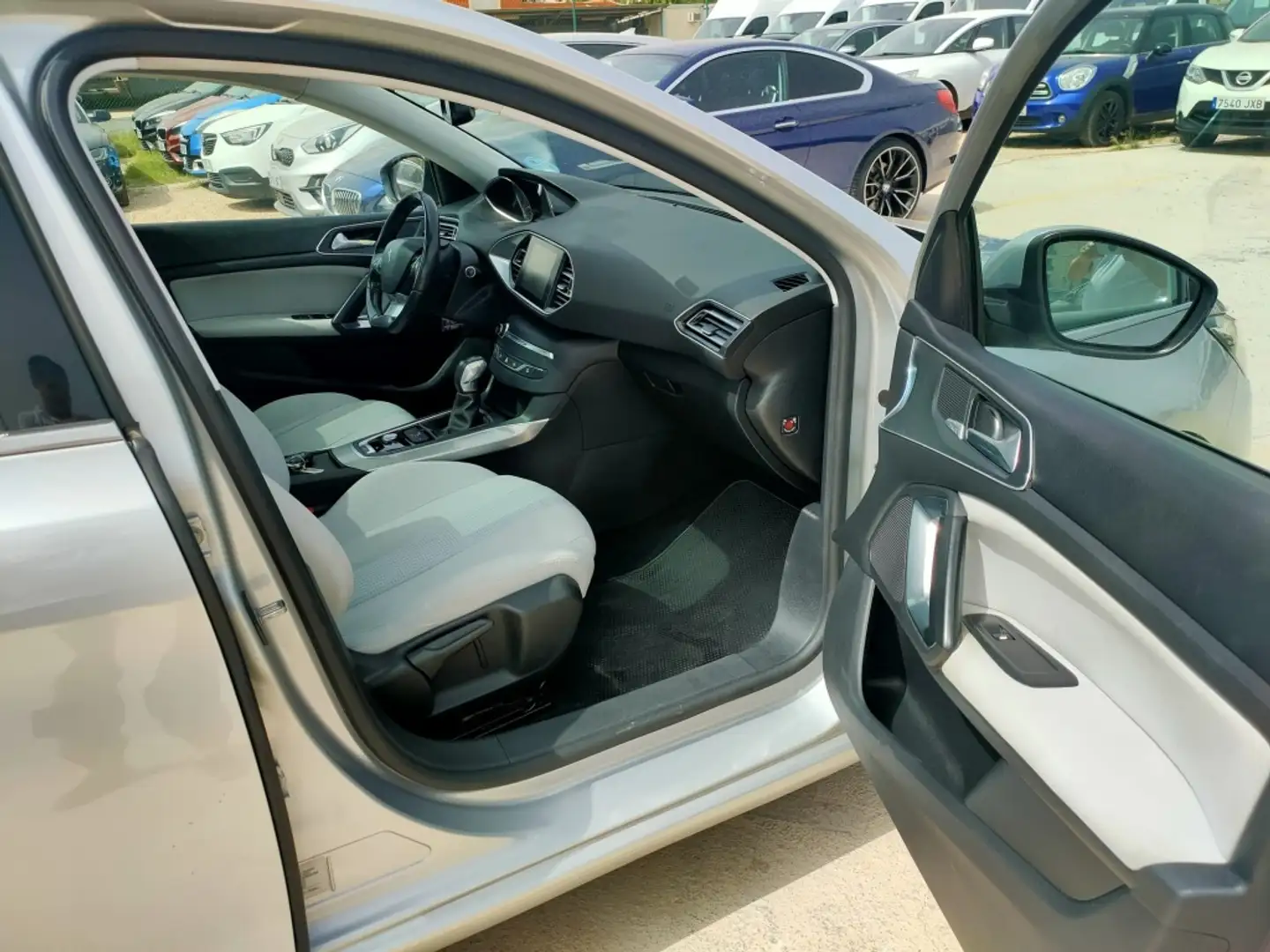 Peugeot 308 2.0 BlueHDI Allure EAT6 150 Gris - 2