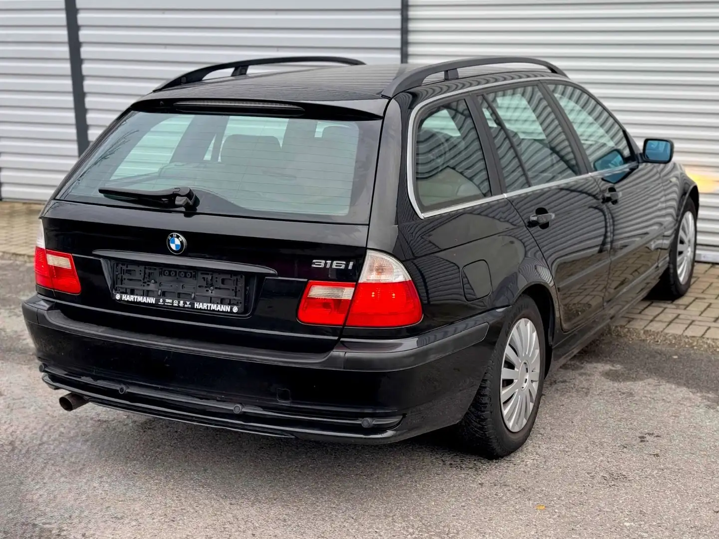BMW 316 i Touring M-Paket-Klimaaut-Sitzheizung-Tempom Noir - 1