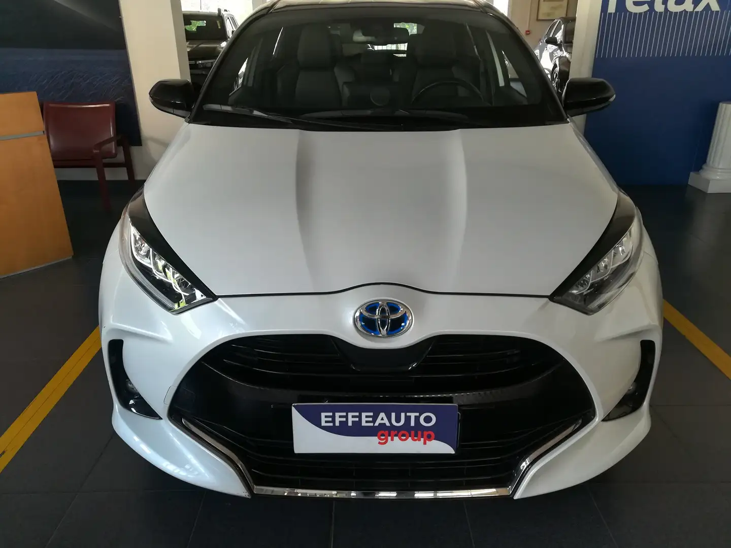Toyota Yaris 1.5 hybrid Style Bianco - 2