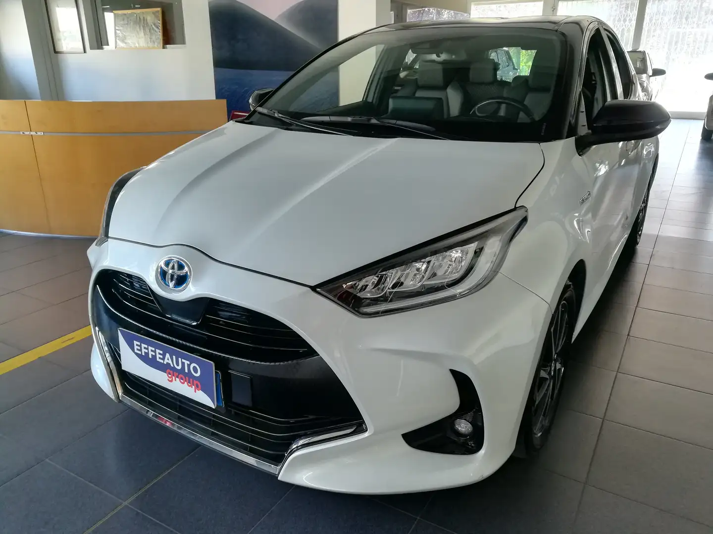 Toyota Yaris 1.5 hybrid Style Bianco - 1