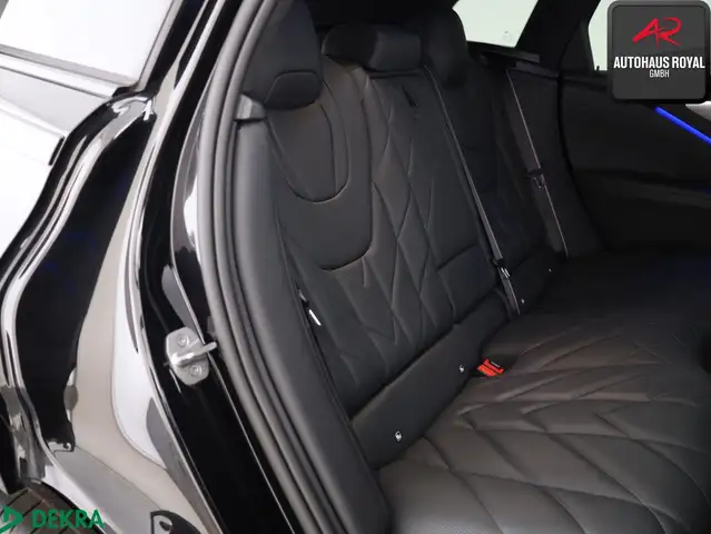 BMW XM view 12