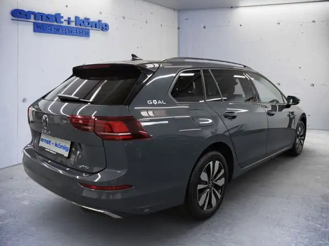 Volkswagen Golf view 3