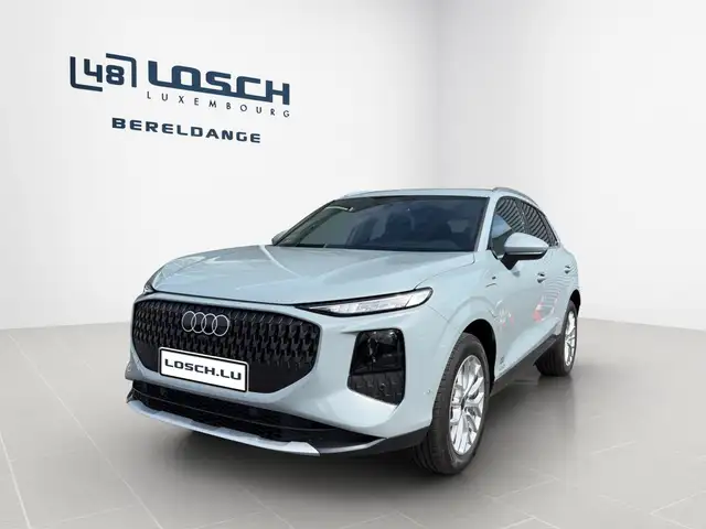 Audi Q3 view 3