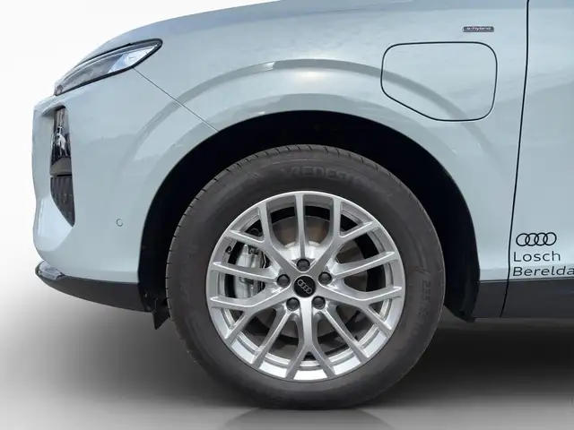 Audi Q3 view 8
