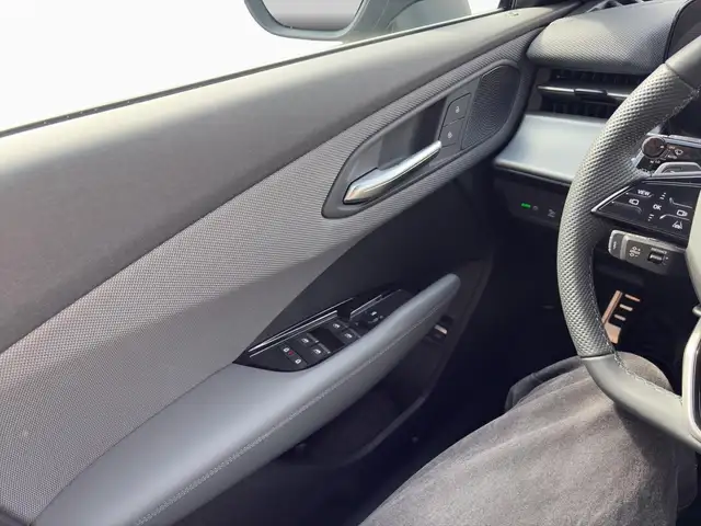 Audi Q3 view 14