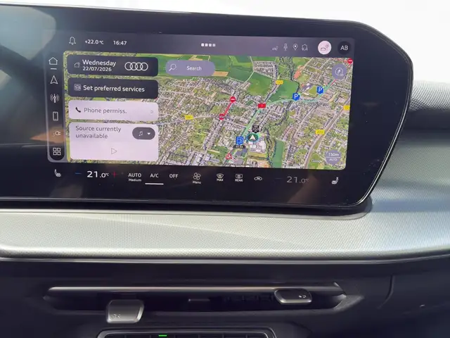 Audi Q3 view 13