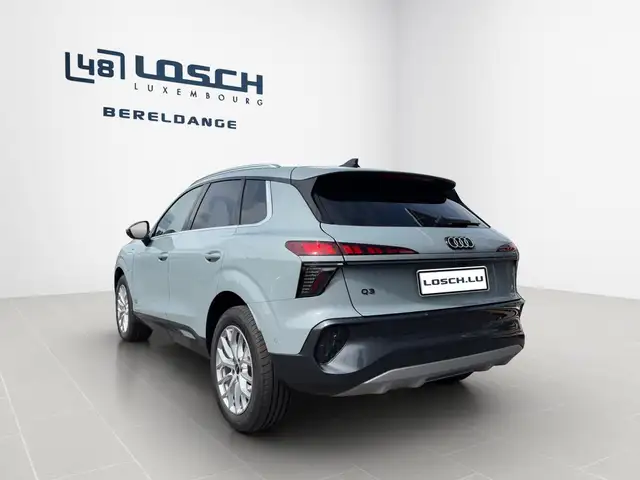 Audi Q3 view 7