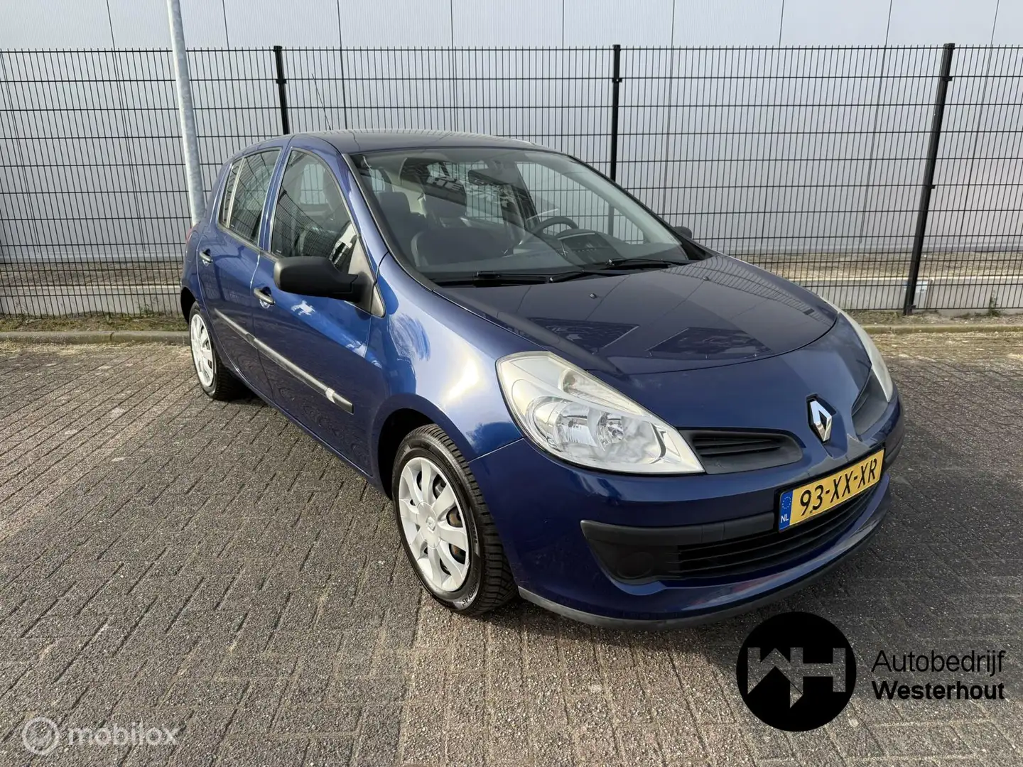 Renault Clio 1.2-16V Business Line Panoramadak Trekhaak Airco Blauw - 1