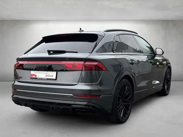 Audi Q8 view 3