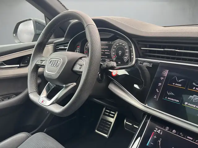 Audi Q8 view 7