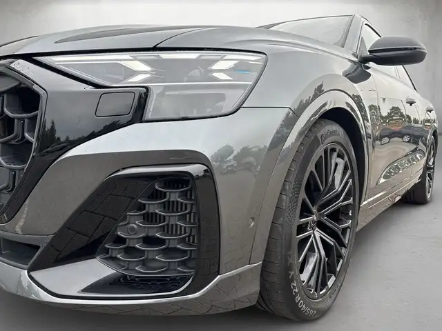 Audi Q8 view 4