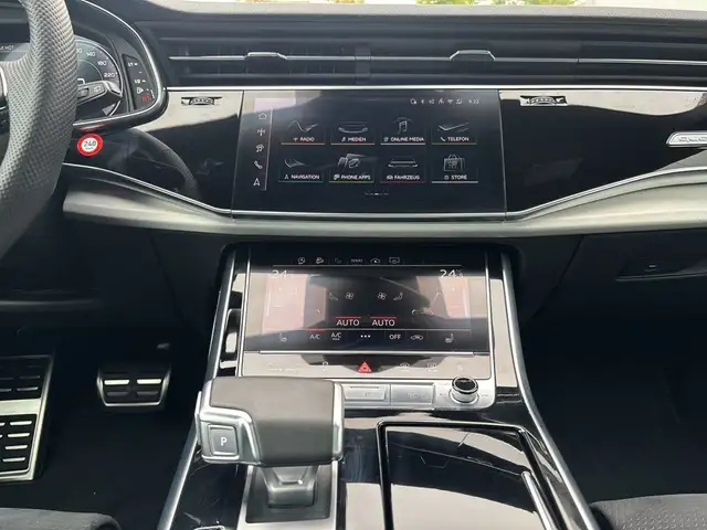 Audi Q8 view 9