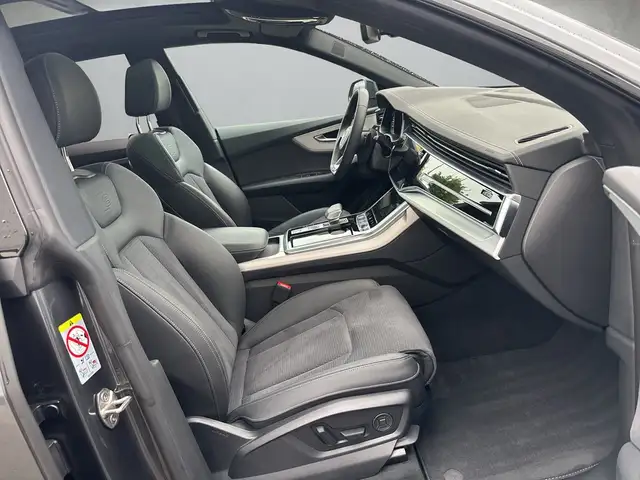 Audi Q8 view 13