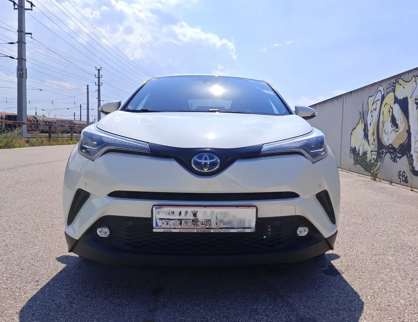Toyota C-HR 1,8 Hybrid C-HIC CVT Weiß - 2