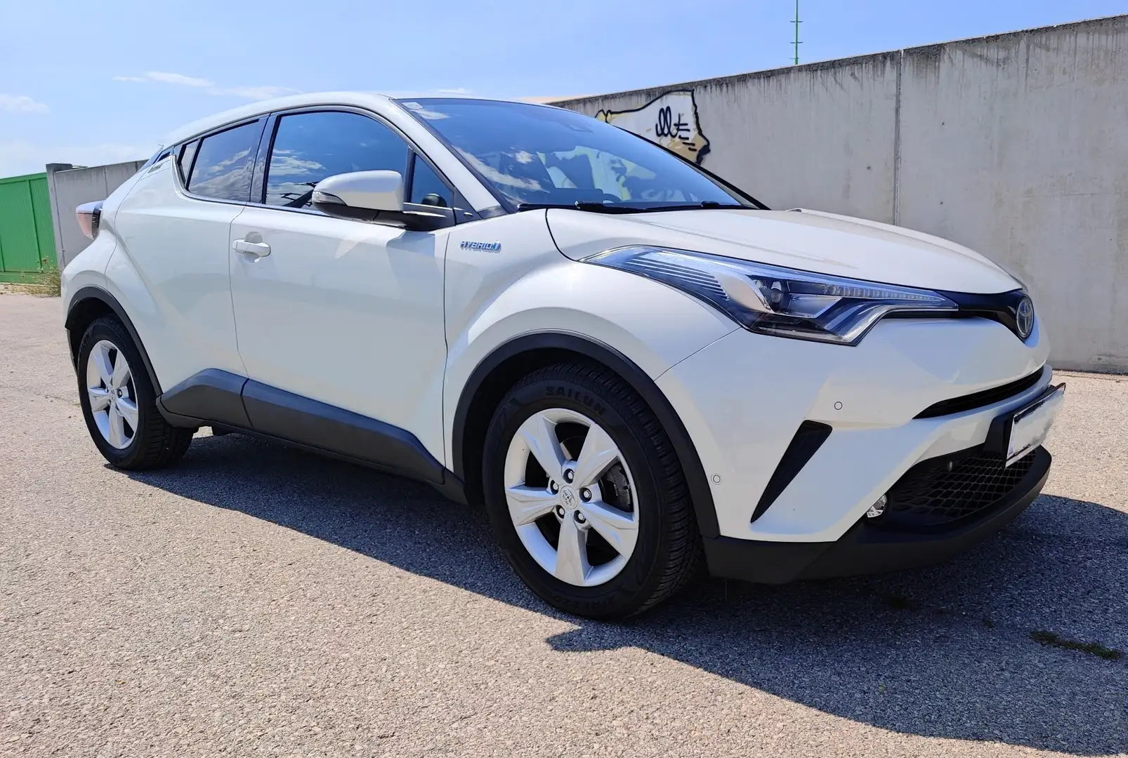 Toyota C-HR 1,8 Hybrid C-HIC CVT Weiß - 1