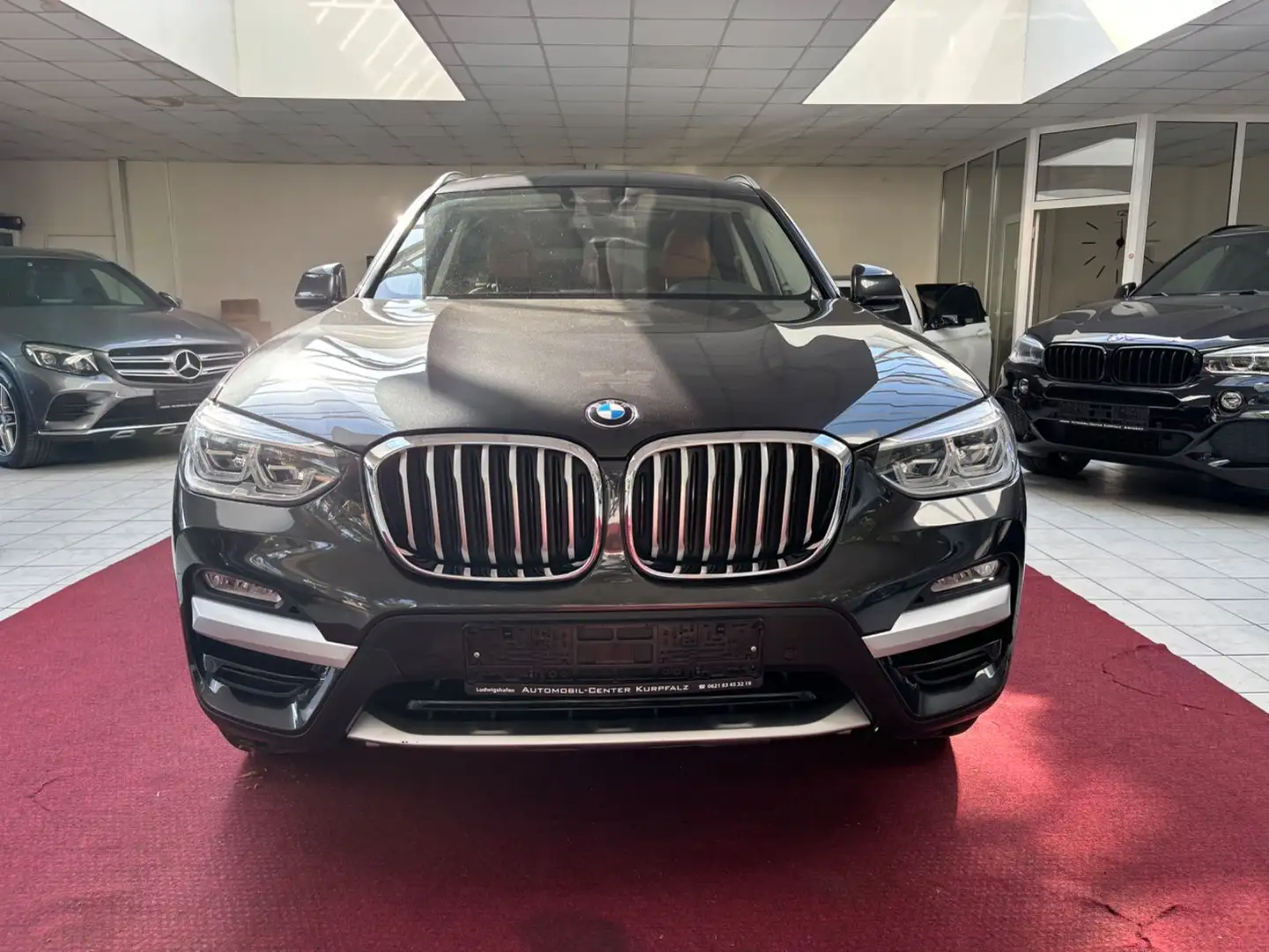 BMW X3 sDrive 18 d M-Paket NAVI+LED+PANO+KAM+AHK+PDC Gris - 2