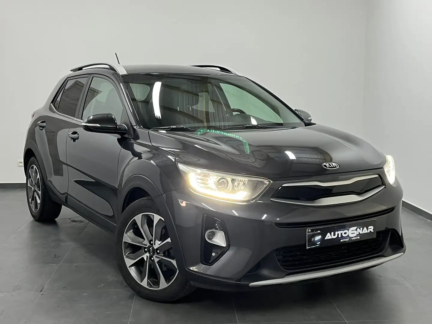 Kia Stonic Stonic 1.6 CRDi - 1erMain - Navi - Camera - Carnet Grijs - 1