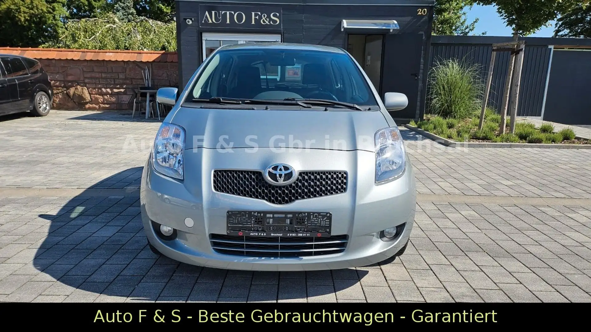 Toyota Yaris Executive * Automatik * 1.3 Benziner Zilver - 2